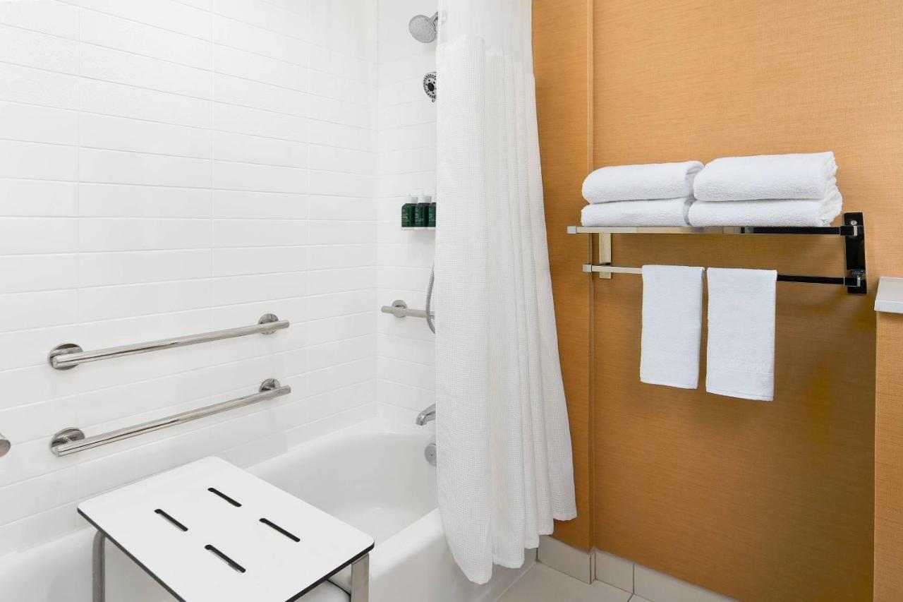 Fairfield Inn & Suites By Marriott Fresno Yosemite International Airport Bagian luar foto
