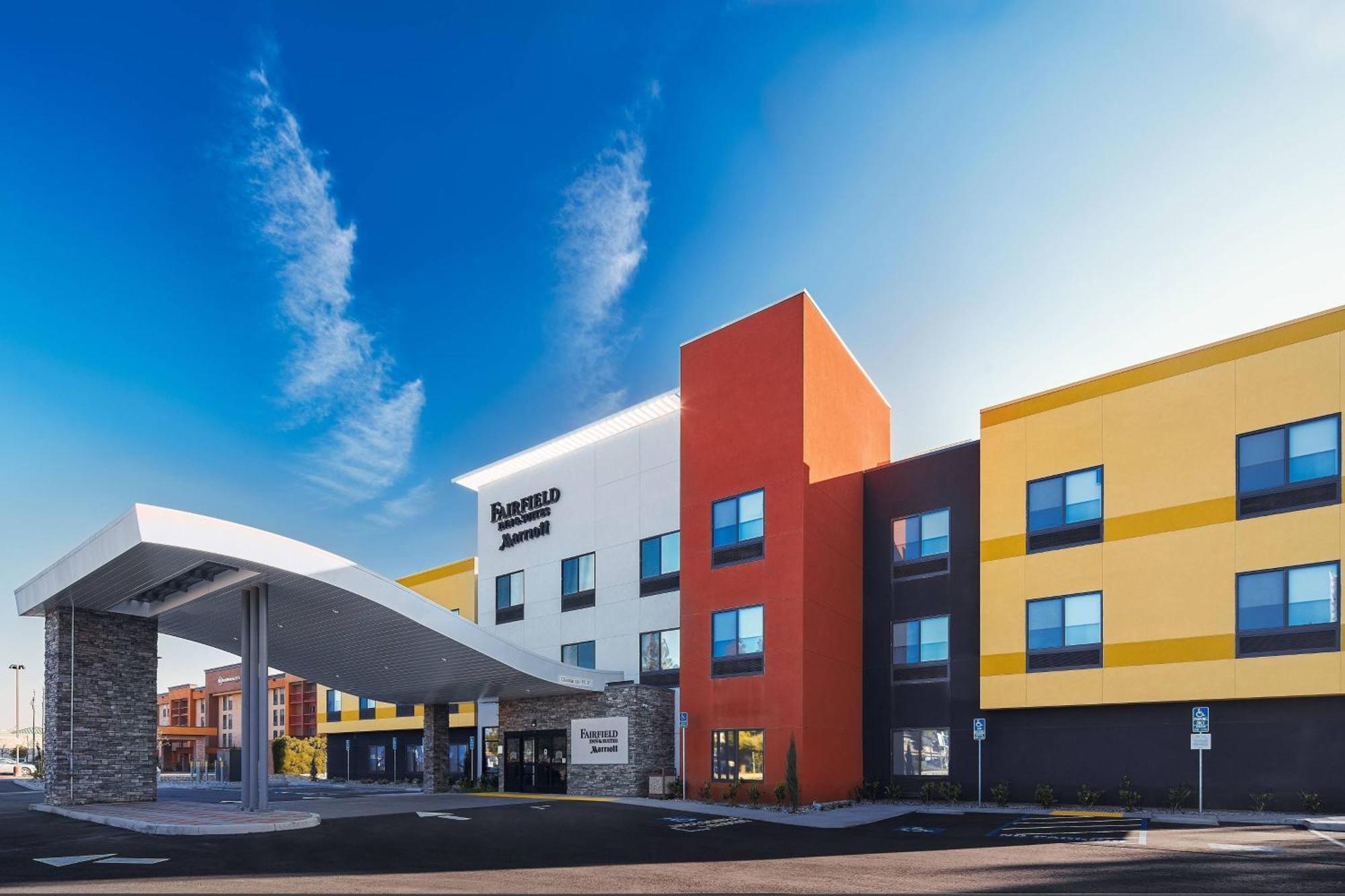 Fairfield Inn & Suites By Marriott Fresno Yosemite International Airport Bagian luar foto
